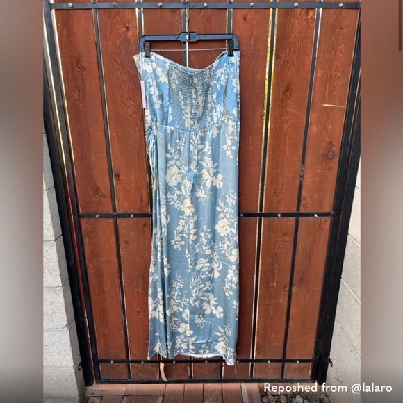 Reformation Barrow Silk Dress in Aliso blue floral size 12 altered to size 10 - Picture 3 of 9